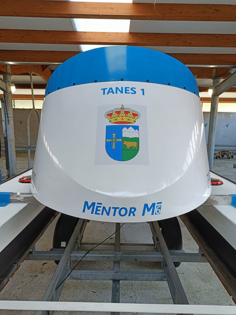 Barco eléctrico ayuntamiento de Caso, embalse de Tanes