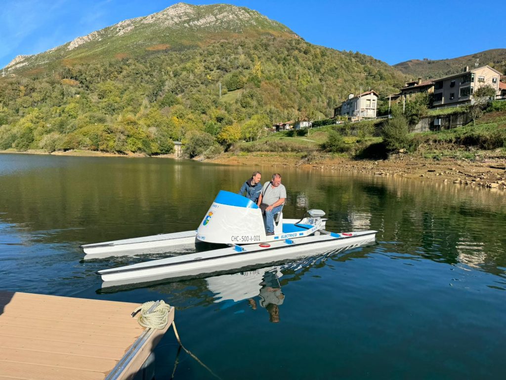 Barco de seguimiento remo y piragüismo